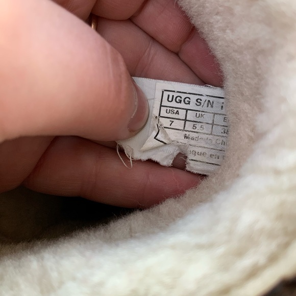 UGG | Kensington Boots - Picture 5 of 9